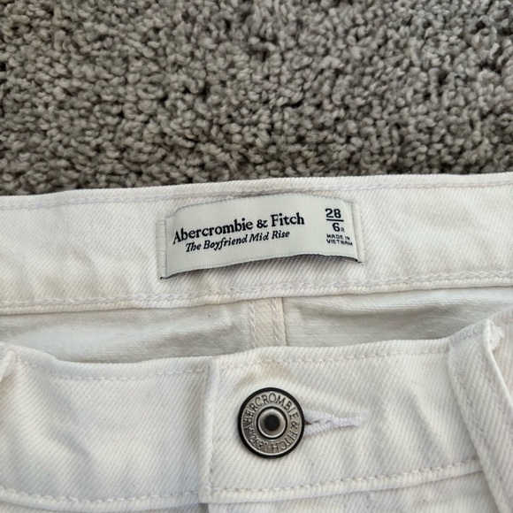 Abercrombie & Fitch The Boyfriend Mid Rise White Distressed Jeans Size 28/6 - Picture 3 of 8